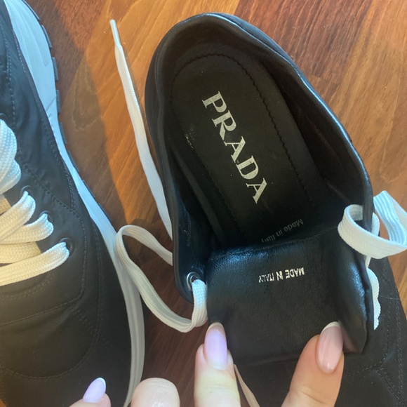 Woman’s Prada sneaker woman’s 7 (37) - Picture 2 of 8